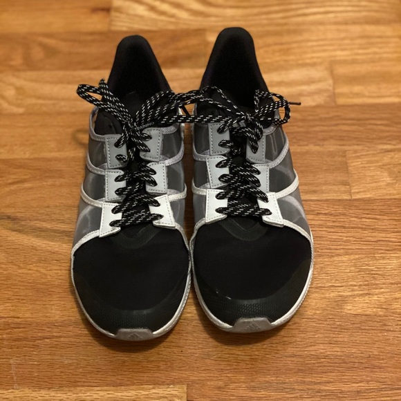 Women’s adidas training shoe - Picture 4 of 5